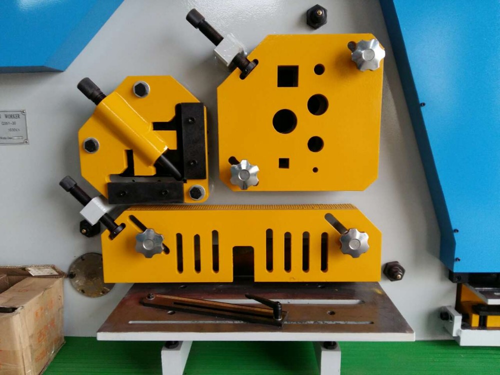 110 Ton Metal Sheet Press Corner Cutting Hydraulic Ironworker Machine 110-Tonnen-Blechpresse-Eckenschneiden Hydraulische Hüttenarbeiter-Maschine