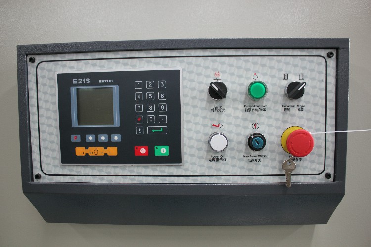 12mm 3200mm Hydraulic Guillotine Shearing Machine Cnc Steel Sheet Cutting Machine 12mm 3200mm Hydraulische Guillotine-Schermaschine Cnc-Stahlblech-Schneidemaschine