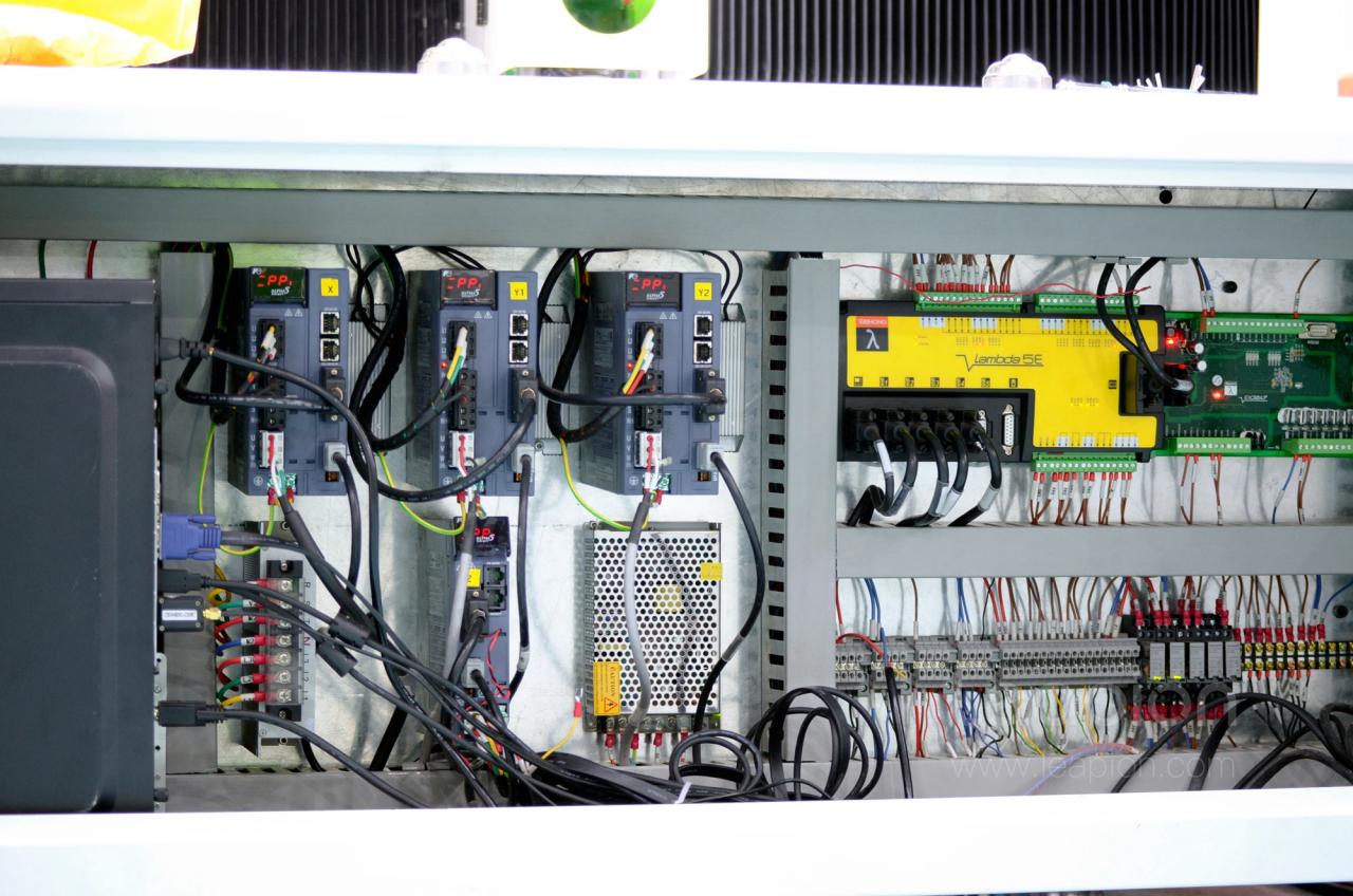 1500*3000mm 500w Racuys Or Ipg Fiber Laser Cutting Machine 1500 * 3000 mm 500 W Racuys oder IPG-Faserlaser-Schneidemaschine