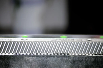 1500*3000mm 500w Racuys Or Ipg Fiber Laser Cutting Machine 1500 * 3000 mm 500 W Racuys oder IPG-Faserlaser-Schneidemaschine