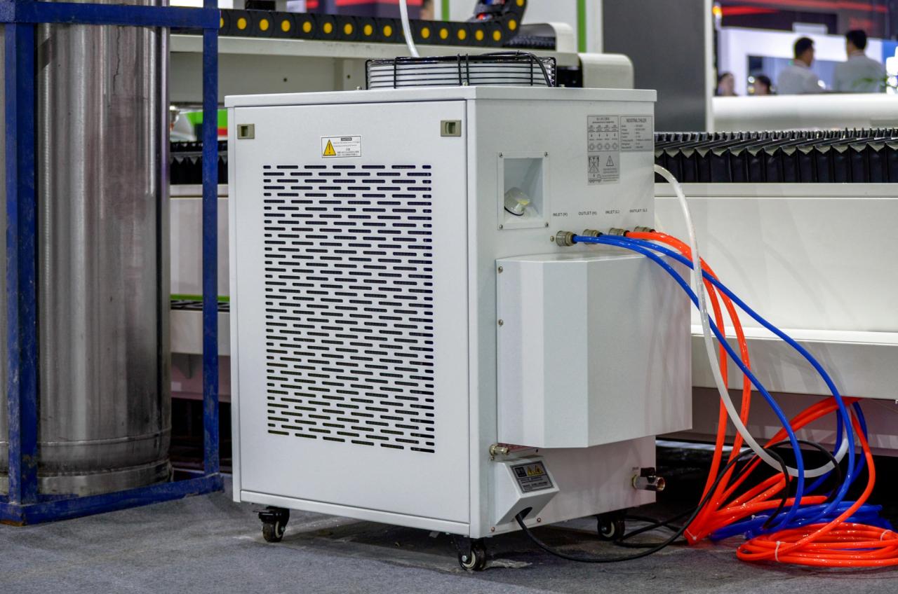 1500*3000mm 500w Racuys Or Ipg Fiber Laser Cutting Machine 1500 * 3000 mm 500 W Racuys oder IPG-Faserlaser-Schneidemaschine