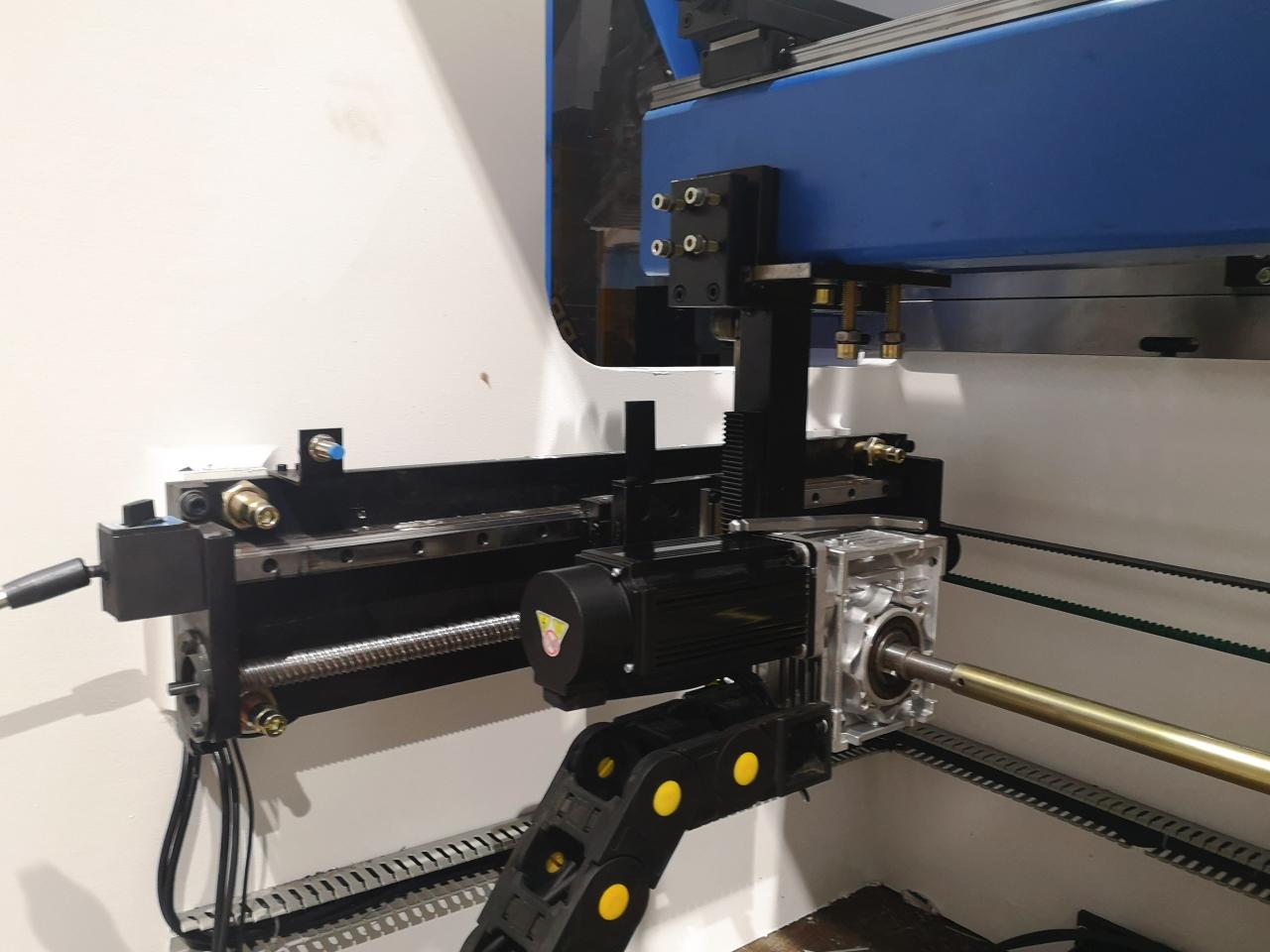 160t-4000 4-axis Cnc Hydraulic Bending Machine Press Brake 160t-4000 4-Achsen-CNC-Hydraulik-Biegemaschine Abkantpresse