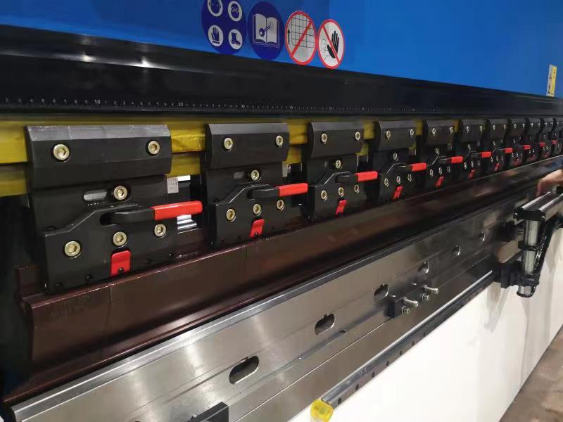 160t-4000 4-axis Cnc Hydraulic Bending Machine Press Brake 160t-4000 4-Achsen-CNC-Hydraulik-Biegemaschine Abkantpresse