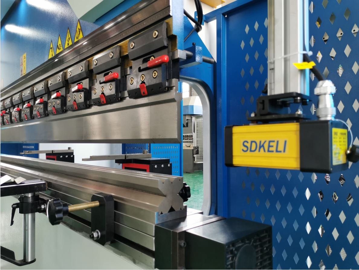 160t-4000 4-axis Cnc Hydraulic Bending Machine Press Brake 160t-4000 4-Achsen-CNC-Hydraulik-Biegemaschine Abkantpresse