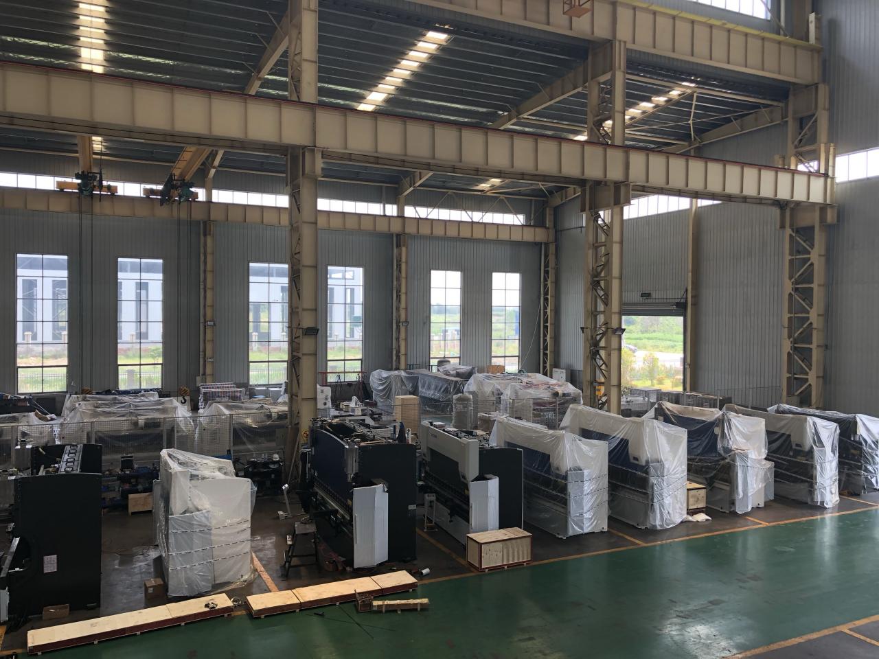 16mm Hydraulic Guillotine Shearing Machine For Sheet Metal Cutting 6 Meters 16 mm Hydraulische Guillotine-Schermaschine zum Blechschneiden von 6 Metern