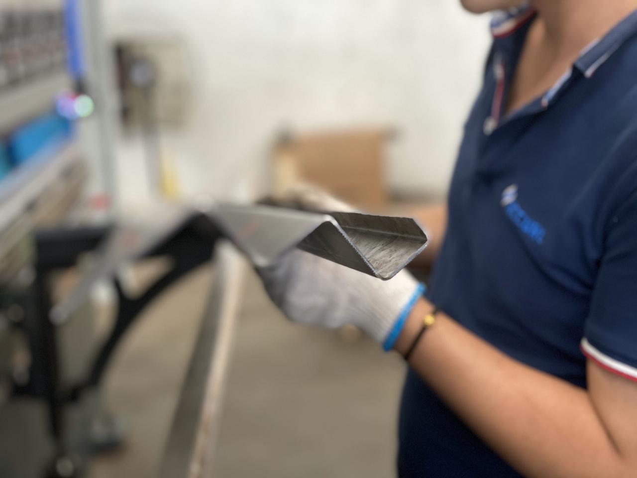 16mm Hydraulic Guillotine Shearing Machine For Sheet Metal Cutting 6 Meters 16 mm Hydraulische Guillotine-Schermaschine zum Blechschneiden von 6 Metern