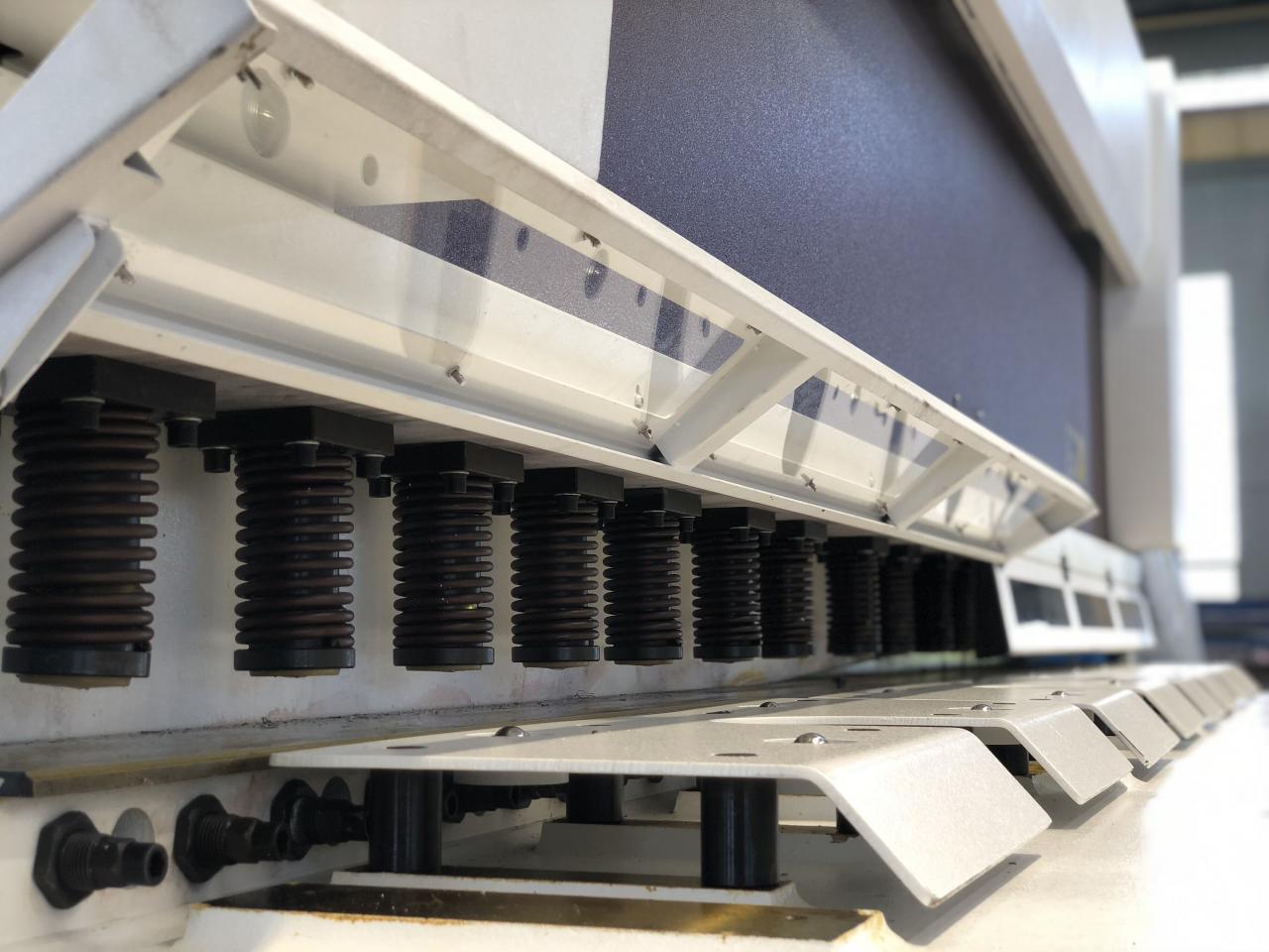 16mm Hydraulic Guillotine Shearing Machine For Sheet Metal Cutting 6 Meters 16 mm Hydraulische Guillotine-Schermaschine zum Blechschneiden von 6 Metern