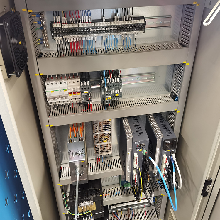 300t/4000 Hydraulic Press Brake Machine 300t/4000 Hydraulische Abkantpresse