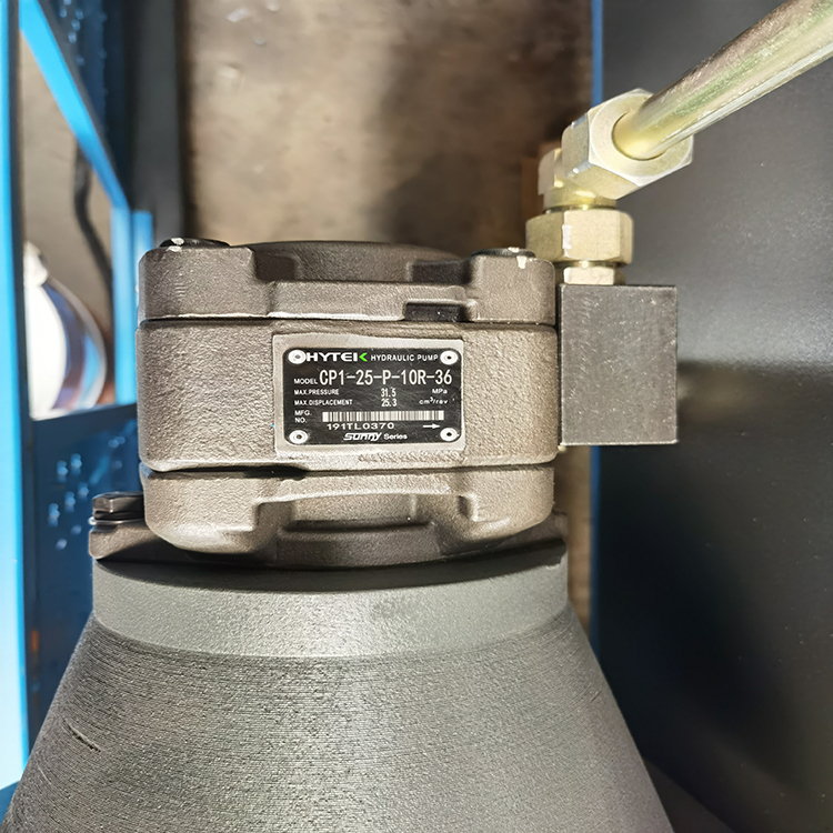 300t/4000 Hydraulic Press Brake Machine 300t/4000 Hydraulische Abkantpresse