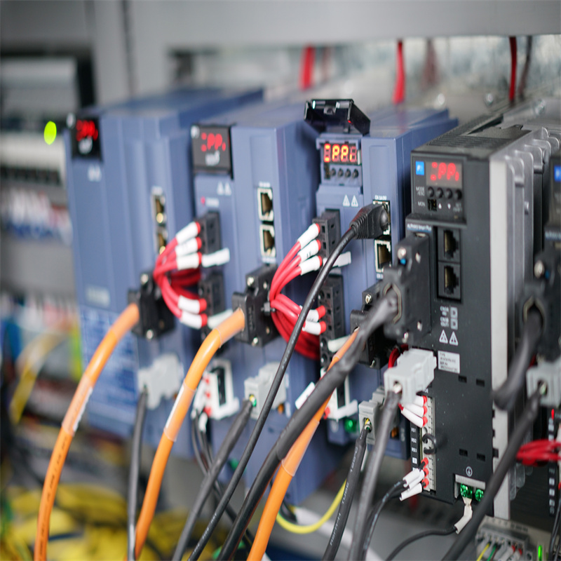 3015 1500x3000 Aluminiumfaser-Laser-Schneidemaschine Industrielle Laserausrüstung