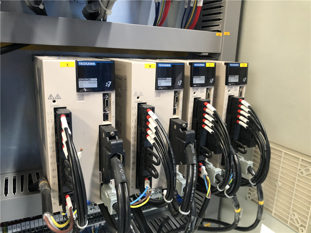 3+1 Axis Cnc Hydraulic Press Brake With Esa System Hydraulische CNC-Abkantpresse mit 3 + 1 Achsen und Esa-System