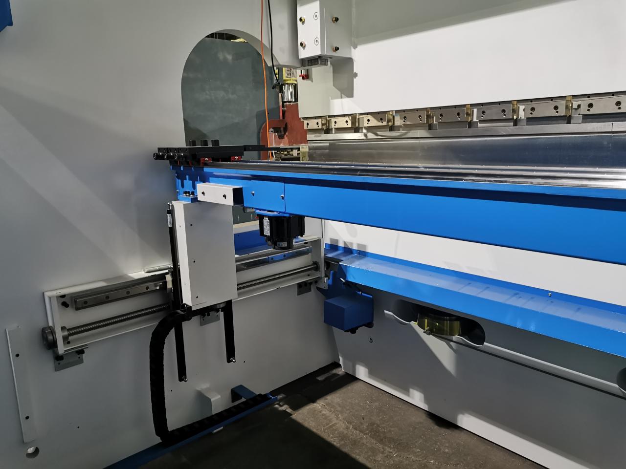 4 Axis Cnc Tandem Press Brake With Delem Da58t 2d Graphical Controller 4-Achsen-CNC-Tandem-Abkantpresse mit Delem Da58t 2D-Grafikcontroller