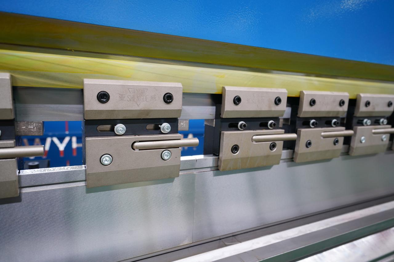 4 Axis Cnc Tandem Press Brake With Delem Da58t 2d Graphical Controller 4-Achsen-CNC-Tandem-Abkantpresse mit Delem Da58t 2D-Grafikcontroller