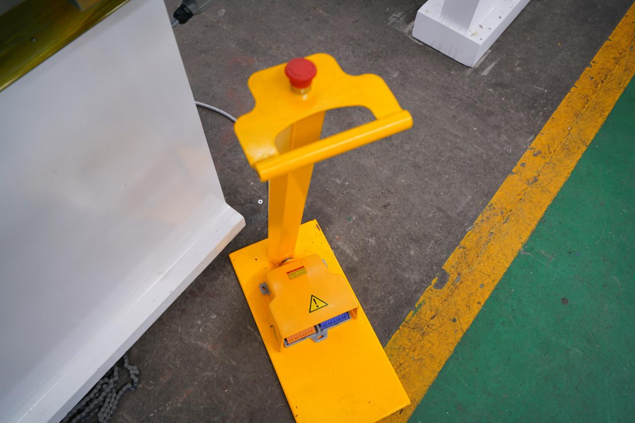 4 Axis Cnc Tandem Press Brake With Delem Da58t 2d Graphical Controller 4-Achsen-CNC-Tandem-Abkantpresse mit Delem Da58t 2D-Grafikcontroller