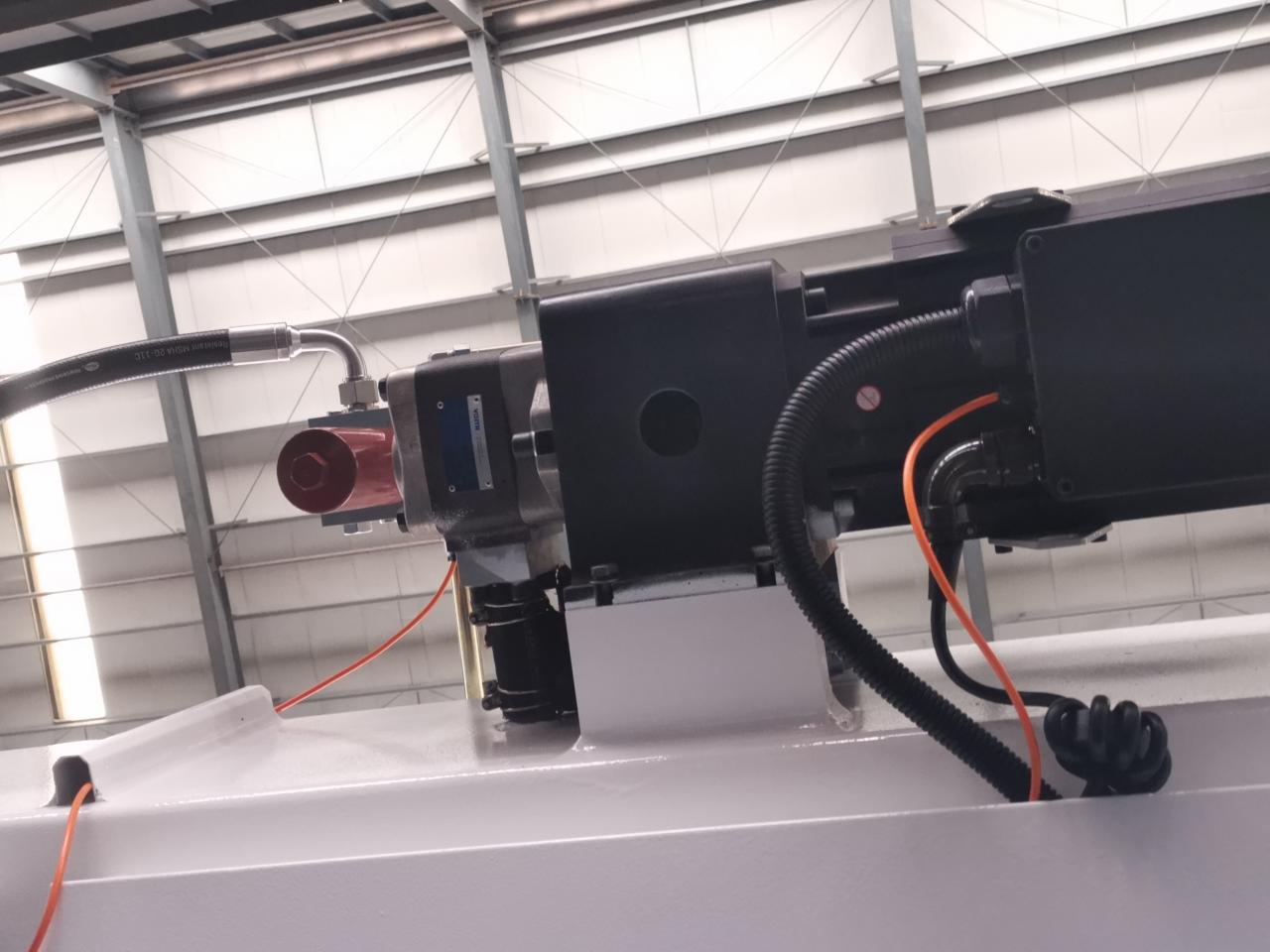 4 Axis Cnc Tandem Press Brake With Delem Da58t 2d Graphical Controller 4-Achsen-CNC-Tandem-Abkantpresse mit Delem Da58t 2D-Grafikcontroller