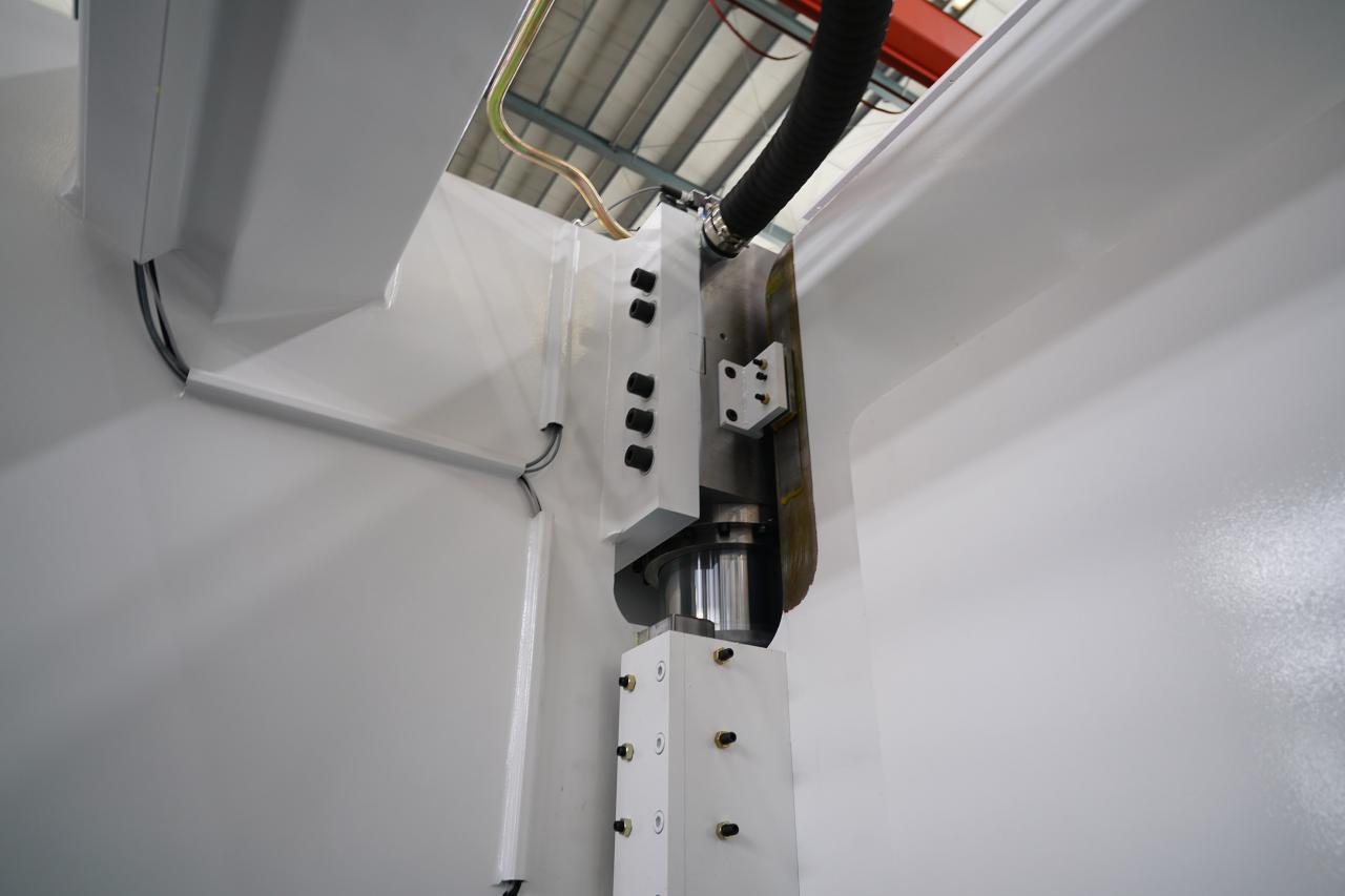 4 Axis Cnc Tandem Press Brake With Delem Da58t 2d Graphical Controller 4-Achsen-CNC-Tandem-Abkantpresse mit Delem Da58t 2D-Grafikcontroller