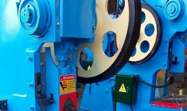 400 Tonnen kleine pneumatische Kraftstanzpresse Mechanische Exzenter-Stanzmaschine