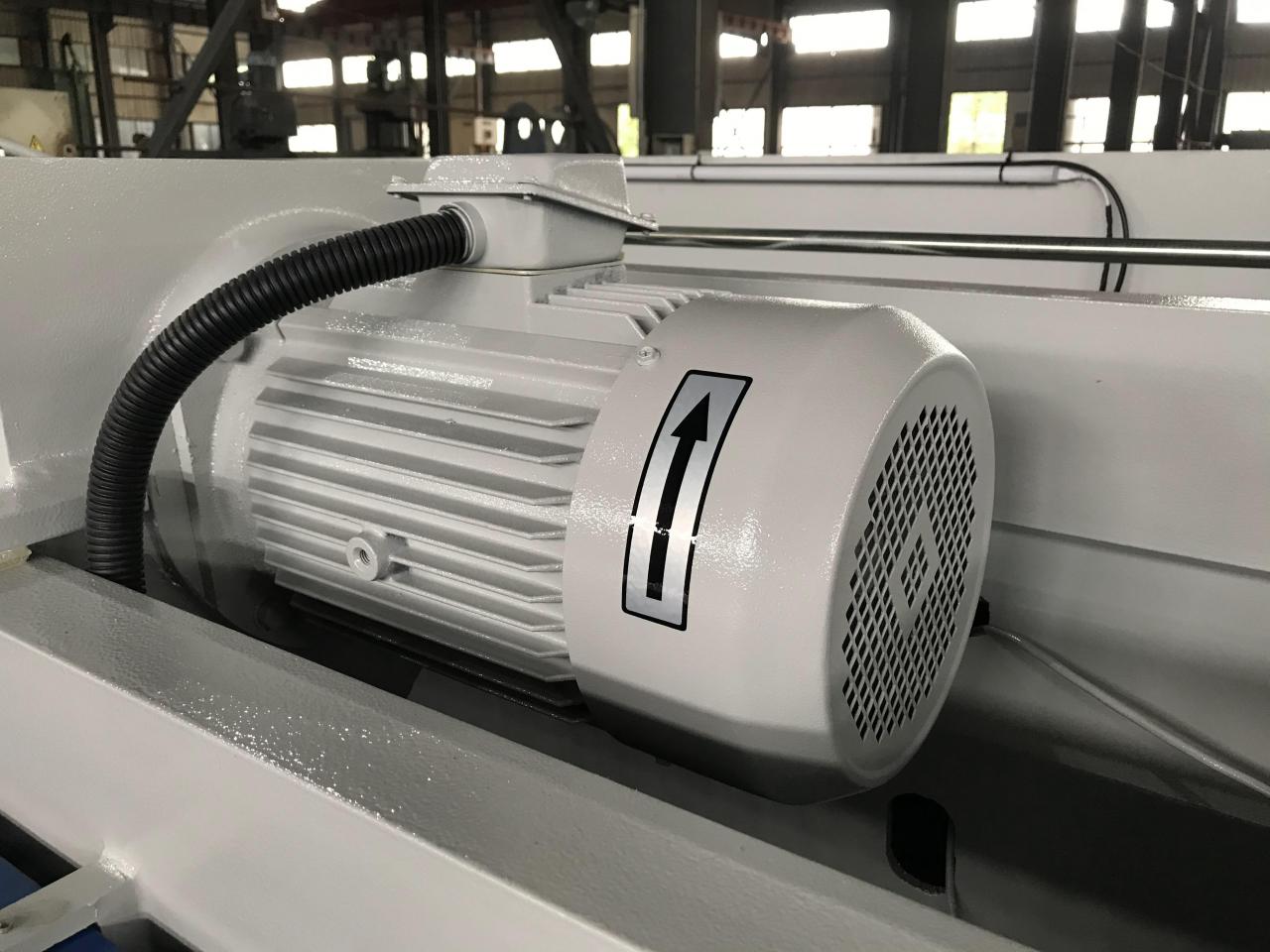 4mm Oem Qc11y-8x3200 Nc Hydraulic Guillotine Guillotine Shearing Machine 4mm Oem Qc11y-8x3200 Nc Hydraulische Guillotine-Guillotine-Schermaschine