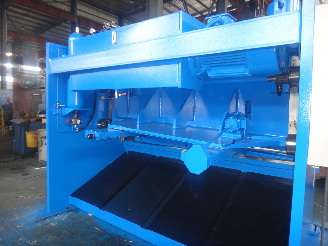 4mm Oem Qc11y-8x3200 Nc Hydraulic Guillotine Guillotine Shearing Machine 4mm Oem Qc11y-8x3200 Nc Hydraulische Guillotine-Guillotine-Schermaschine