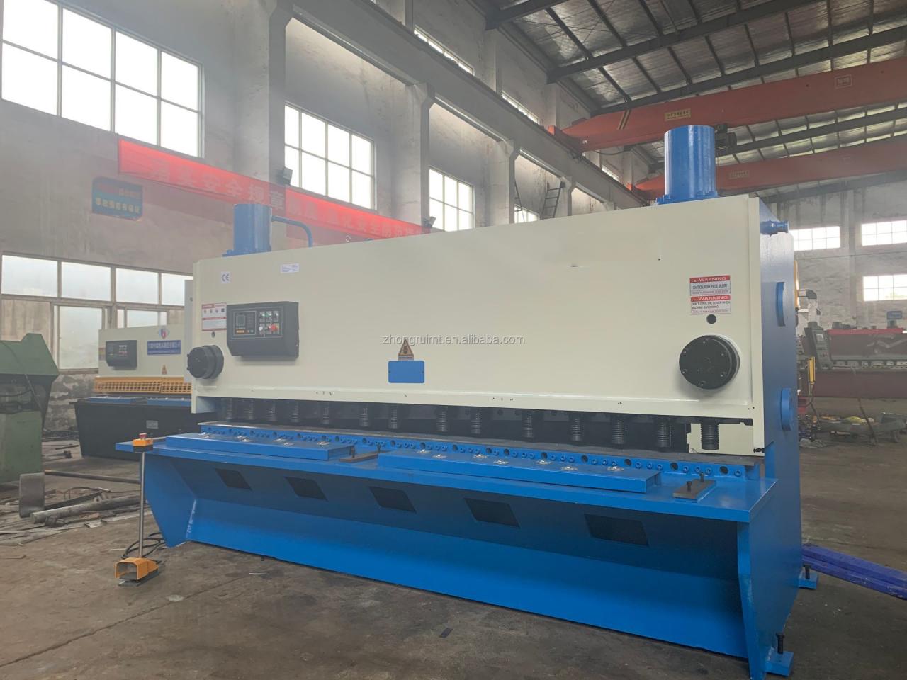 4mmx2500 Hydraulic Shearing Steel Plate Cutting Machinery Steel Plate Shear 4mmx2500 Hydraulisches Scheren von Stahlplatten-Schneidemaschinen Stahlplattenschere
