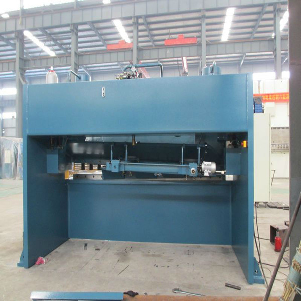 4mmx2500 Hydraulic Shearing Steel Plate Cutting Machinery Steel Plate Shear 4mmx2500 Hydraulisches Scheren von Stahlplatten-Schneidemaschinen Stahlplattenschere