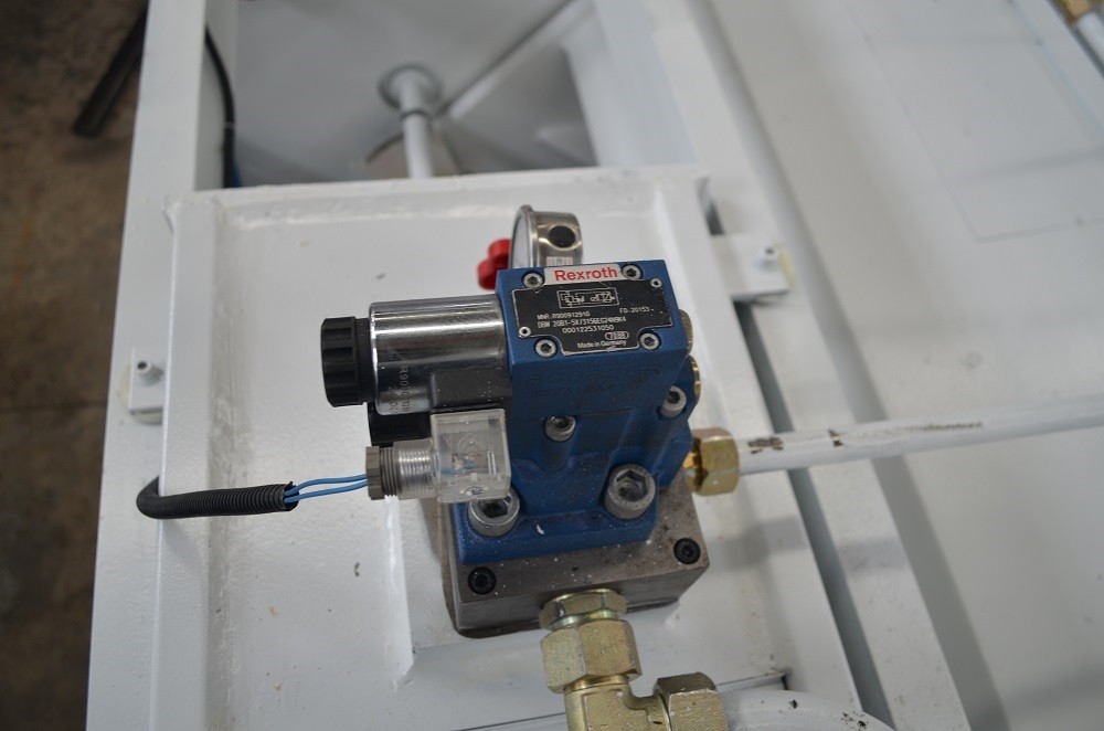 6*3200mm Guillotine Shears Metal Shear Hydraulic Iron Sheet Cutting Shearing Machine 6 * 3200 mm Guillotine-Schere Metallschere Hydraulische Eisenblechschneide-Schermaschine