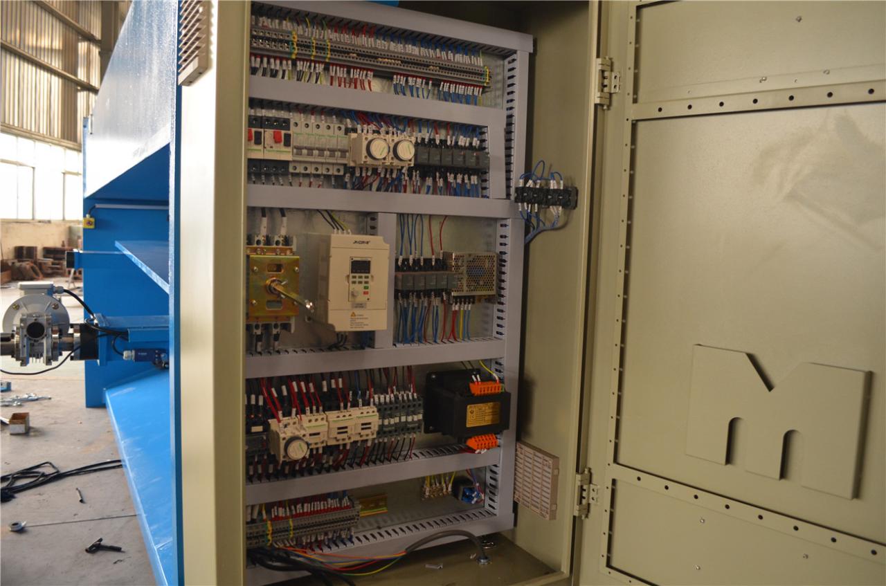 6*3200mm Guillotine Shears Metal Shear Hydraulic Iron Sheet Cutting Shearing Machine 6 * 3200 mm Guillotine-Schere Metallschere Hydraulische Eisenblechschneide-Schermaschine