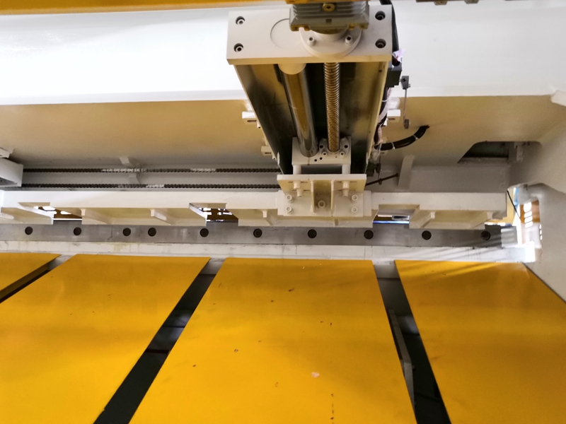 6mm Q11 Electric Sheet Plate Shearing Machine 8 Feet Sheet Metal Shearing Machine 6mm Q11 elektrische Blechschermaschine 8 Fuß Blechschermaschine