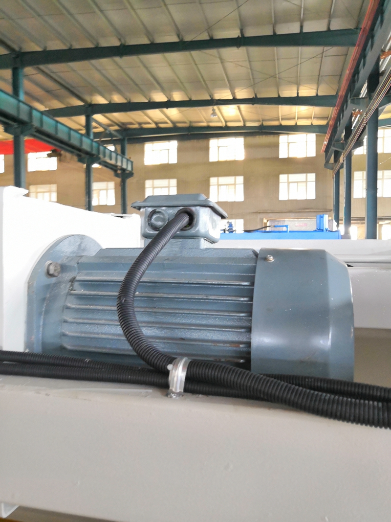 6mm Q11 Electric Sheet Plate Shearing Machine 8 Feet Sheet Metal Shearing Machine 6mm Q11 elektrische Blechschermaschine 8 Fuß Blechschermaschine