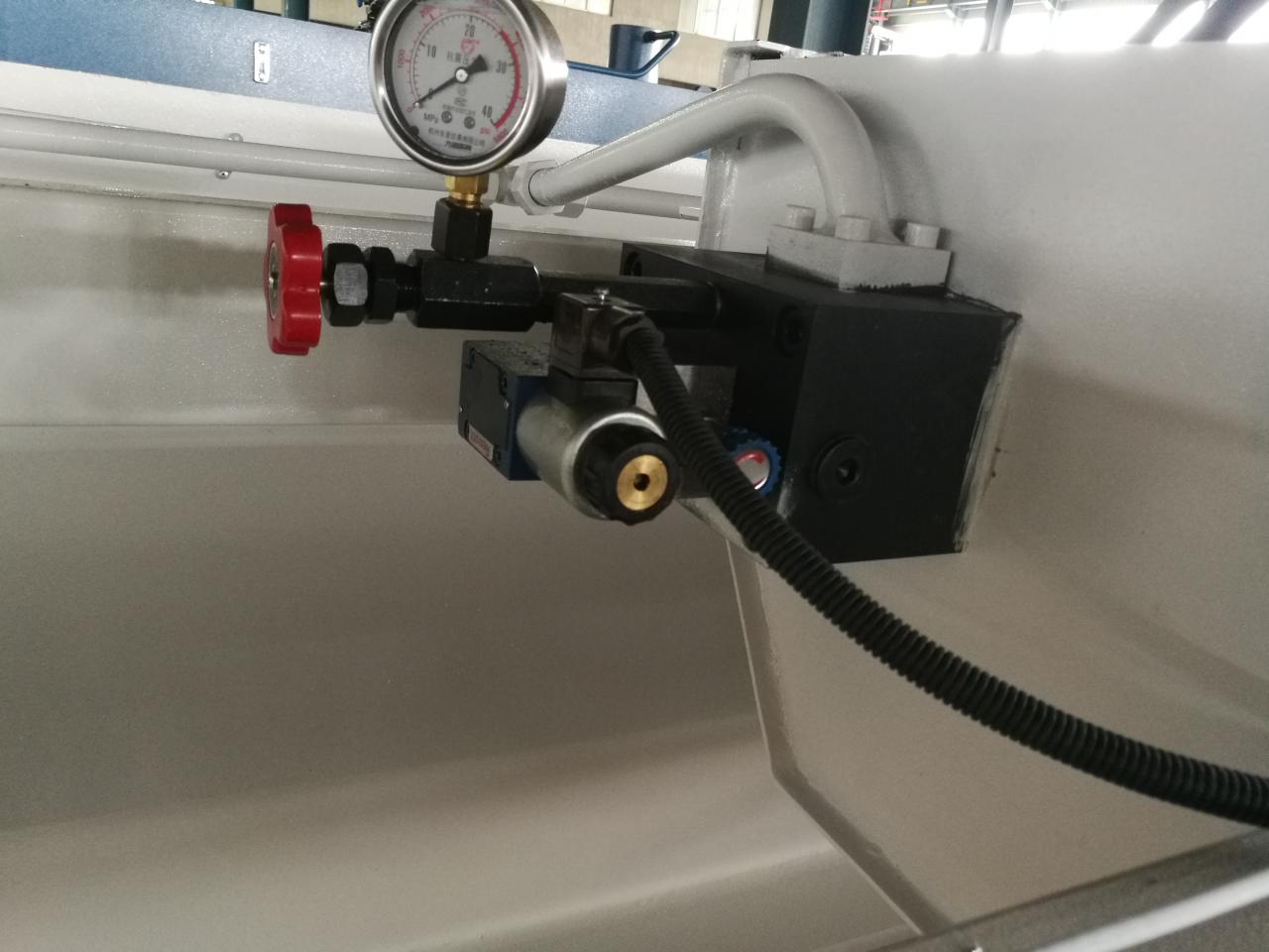 6mm Q11 Electric Sheet Plate Shearing Machine 8 Feet Sheet Metal Shearing Machine 6mm Q11 elektrische Blechschermaschine 8 Fuß Blechschermaschine