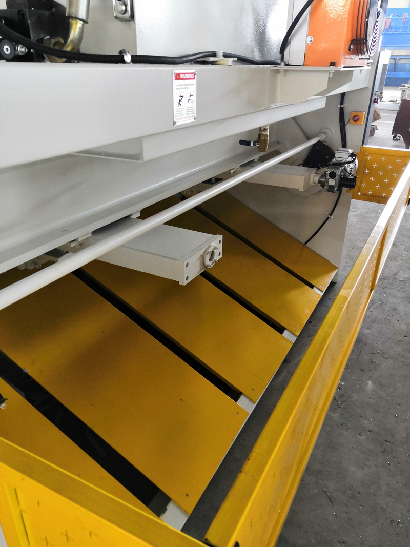 6mm Q11 Electric Sheet Plate Shearing Machine 8 Feet Sheet Metal Shearing Machine 6mm Q11 elektrische Blechschermaschine 8 Fuß Blechschermaschine