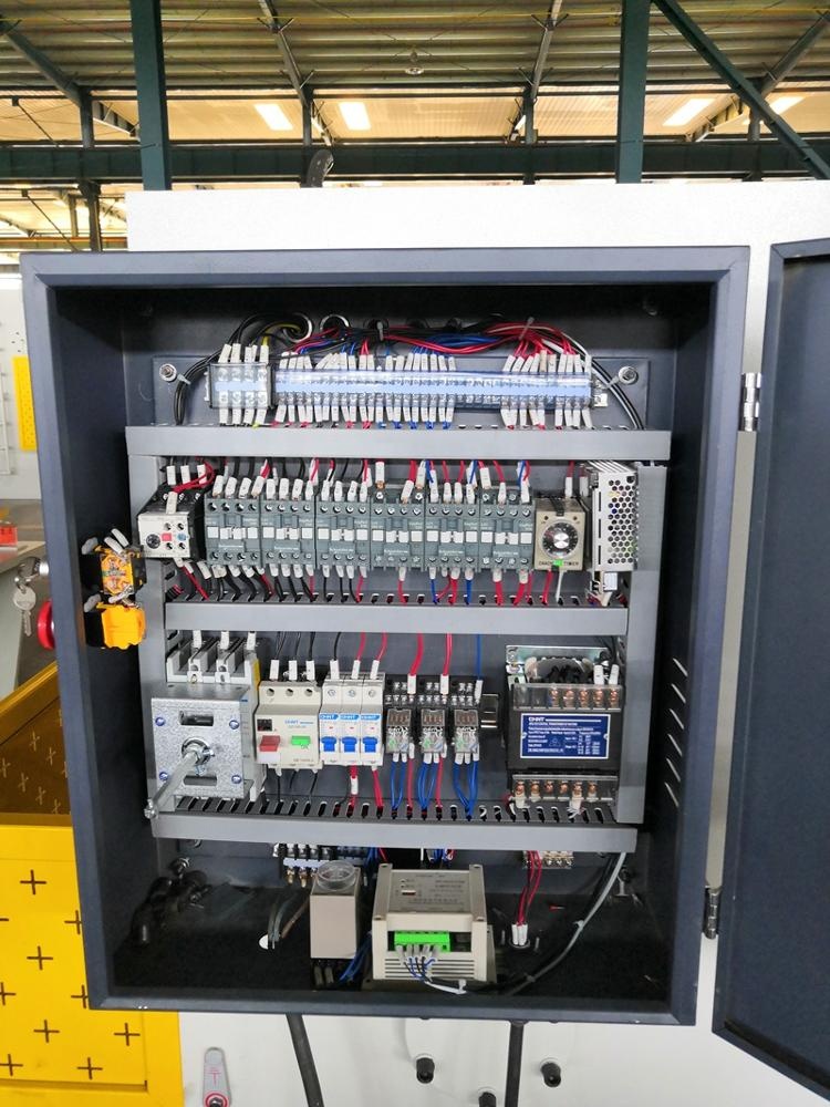 6mm Q11 Electric Sheet Plate Shearing Machine 8 Feet Sheet Metal Shearing Machine 6mm Q11 elektrische Blechschermaschine 8 Fuß Blechschermaschine