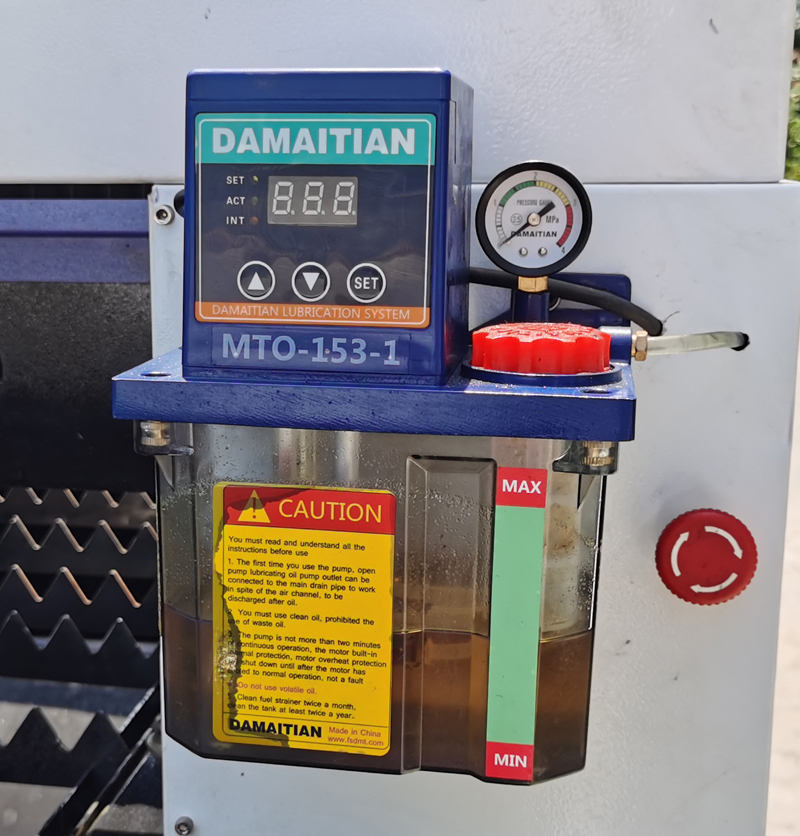 8mm 10mm Carbon Steel Laser Cutter 1530 4020 Cnc Fiber Laser Cutting Machine 8mm 10mm Kohlenstoffstahl-Laserschneider 1530 4020 Cnc-Faserlaser-Schneidemaschine