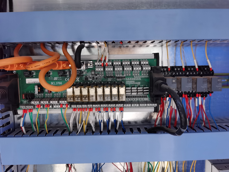 8mm 10mm Carbon Steel Laser Cutter 1530 4020 Cnc Fiber Laser Cutting Machine 8mm 10mm Kohlenstoffstahl-Laserschneider 1530 4020 Cnc-Faserlaser-Schneidemaschine