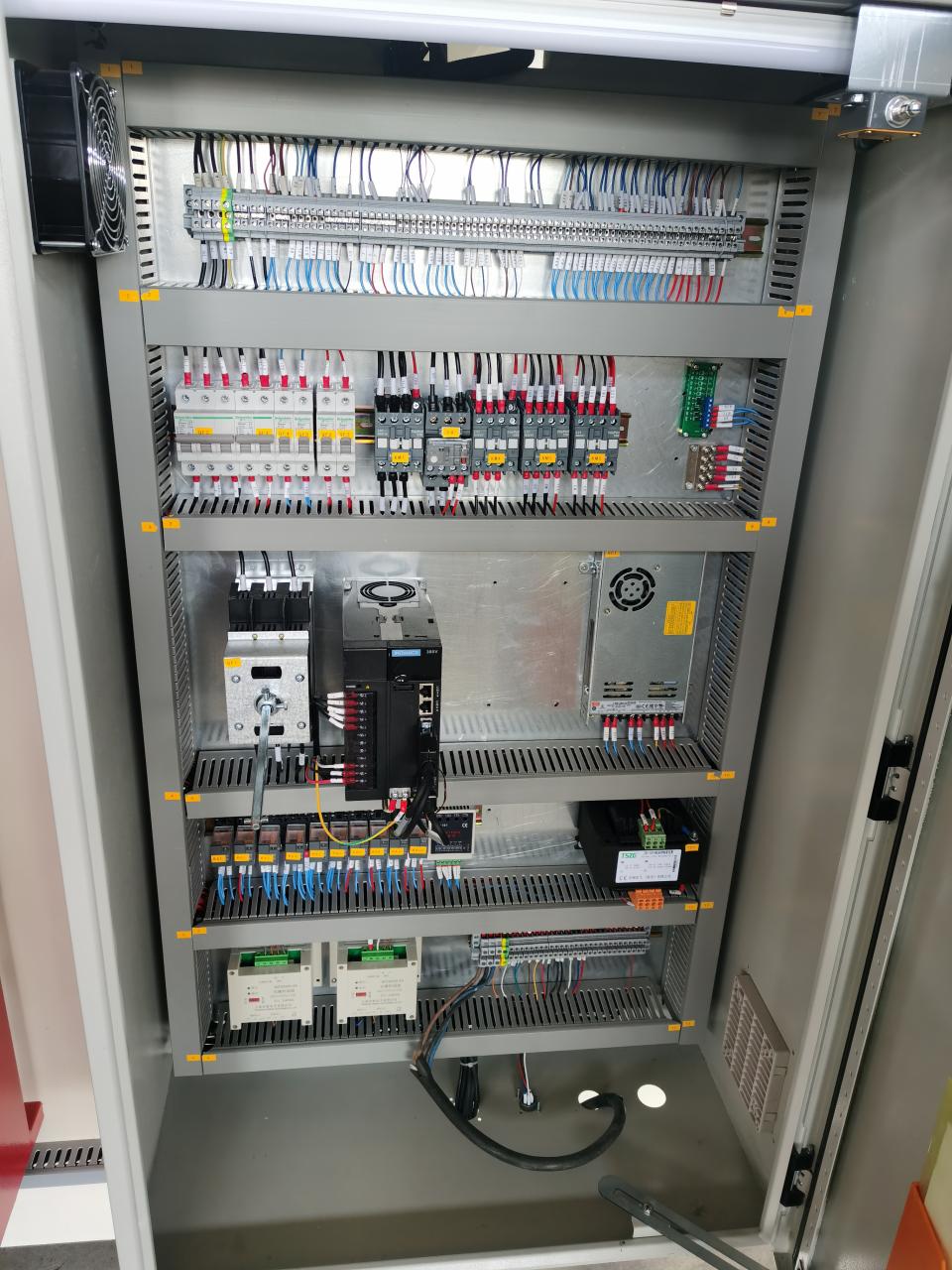 China Metal Hydraulic Press Brake Machine With Reasonable Price Hydraulische Abkantpresse aus China mit angemessenem Preis