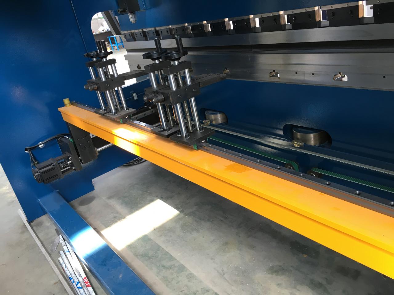 Cnc Servo Press Brake 250t/3.2m 3+1 Axis 3 Meter Sheet Metal Press Brake Cnc-Servo-Abkantpresse 250 t / 3,2 m 3 + 1-Achse 3-Meter-Blech-Abkantpresse