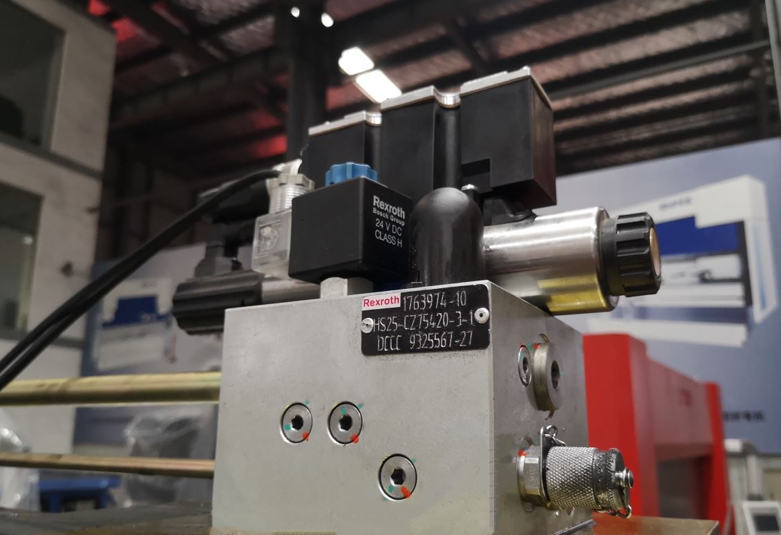 Delem Da66t 125 3+1 4+1 6+1 8+1 Cnc Hydraulic Press Brake For Metal Plate Bending Delem Da66t 125 3+1 4+1 6+1 8+1 Cnc hydraulische Abkantpresse zum Biegen von Metallplatten