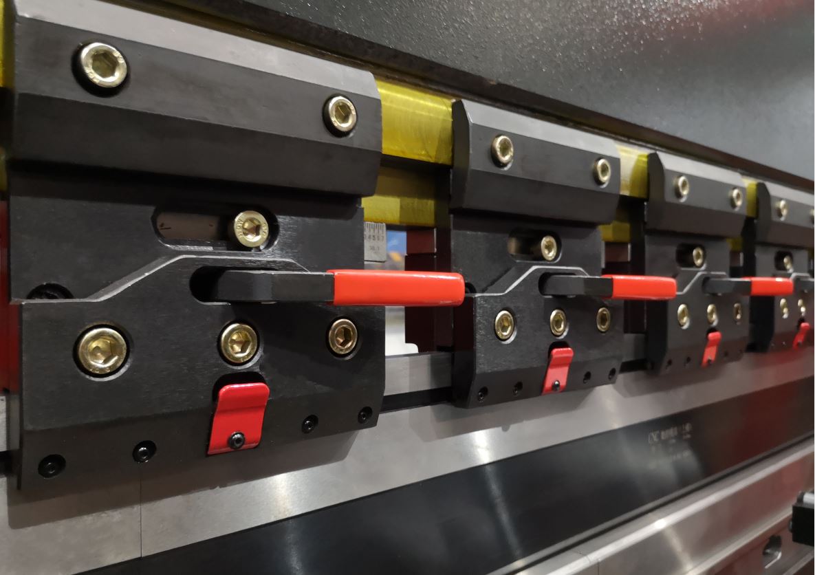 Delem Da66t 125 3+1 4+1 6+1 8+1 Cnc Hydraulic Press Brake For Metal Plate Bending Delem Da66t 125 3+1 4+1 6+1 8+1 Cnc hydraulische Abkantpresse zum Biegen von Metallplatten