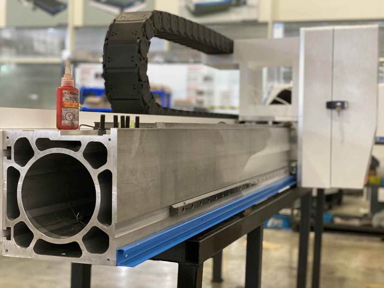 Faserlaser-Schneidemaschine Masterline 8 kW, 4000 x 2000 mm, mit IPG-Laserquelle