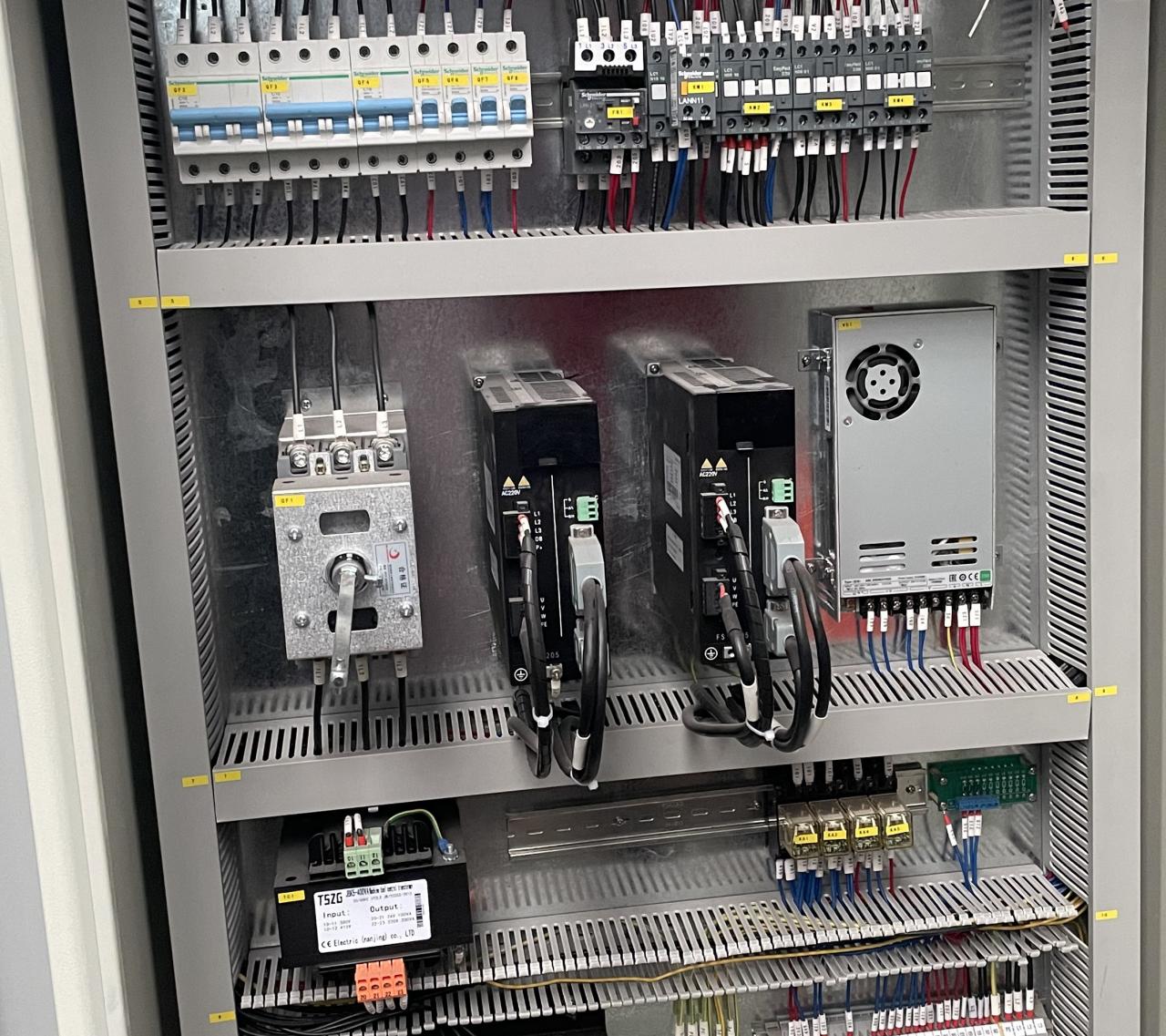 High Quality 3m Press Brake Machine Hydraulic 100 Ton For Sheet Metal Bending Hochwertige 3-m-Abkantpresse, hydraulisch, 100 Tonnen, zum Biegen von Blechen
