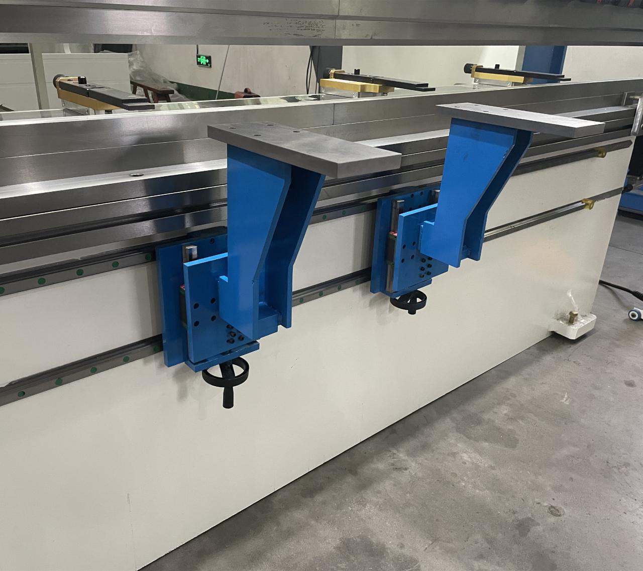 High Quality 3m Press Brake Machine Hydraulic 100 Ton For Sheet Metal Bending Hochwertige 3-m-Abkantpresse, hydraulisch, 100 Tonnen, zum Biegen von Blechen