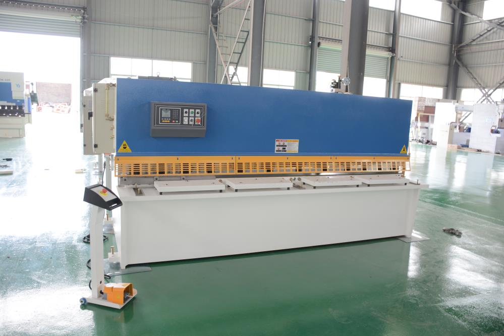 Hydraulic Pendulum Shearing Machine Cnc Automatic Guillotine Shearing Machine Hydraulische Pendelschermaschine Cnc Automatische Guillotine-Schermaschine
