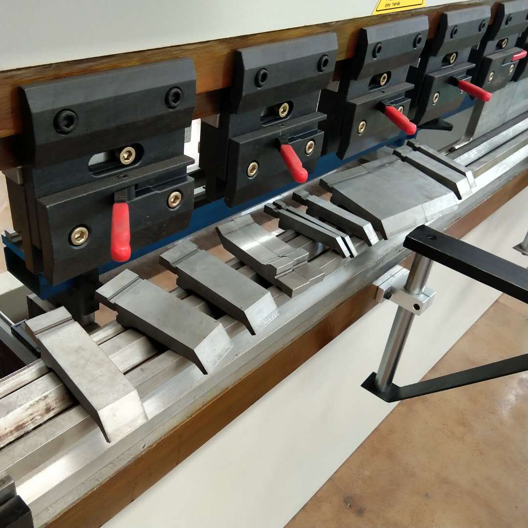 Hydraulische Abkantpresse von 130t/3200mm 4+1 Achsen Delem Da53t Cnc Abkantpresse