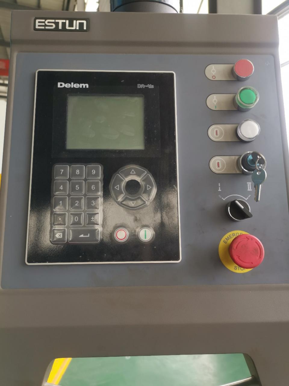 Hydraulic Stainless Steel Wc67y/k-300/6000 Mould Crowning Press Brake Hydraulische Wc67y/k-300/6000 Abkantpresse aus Edelstahl