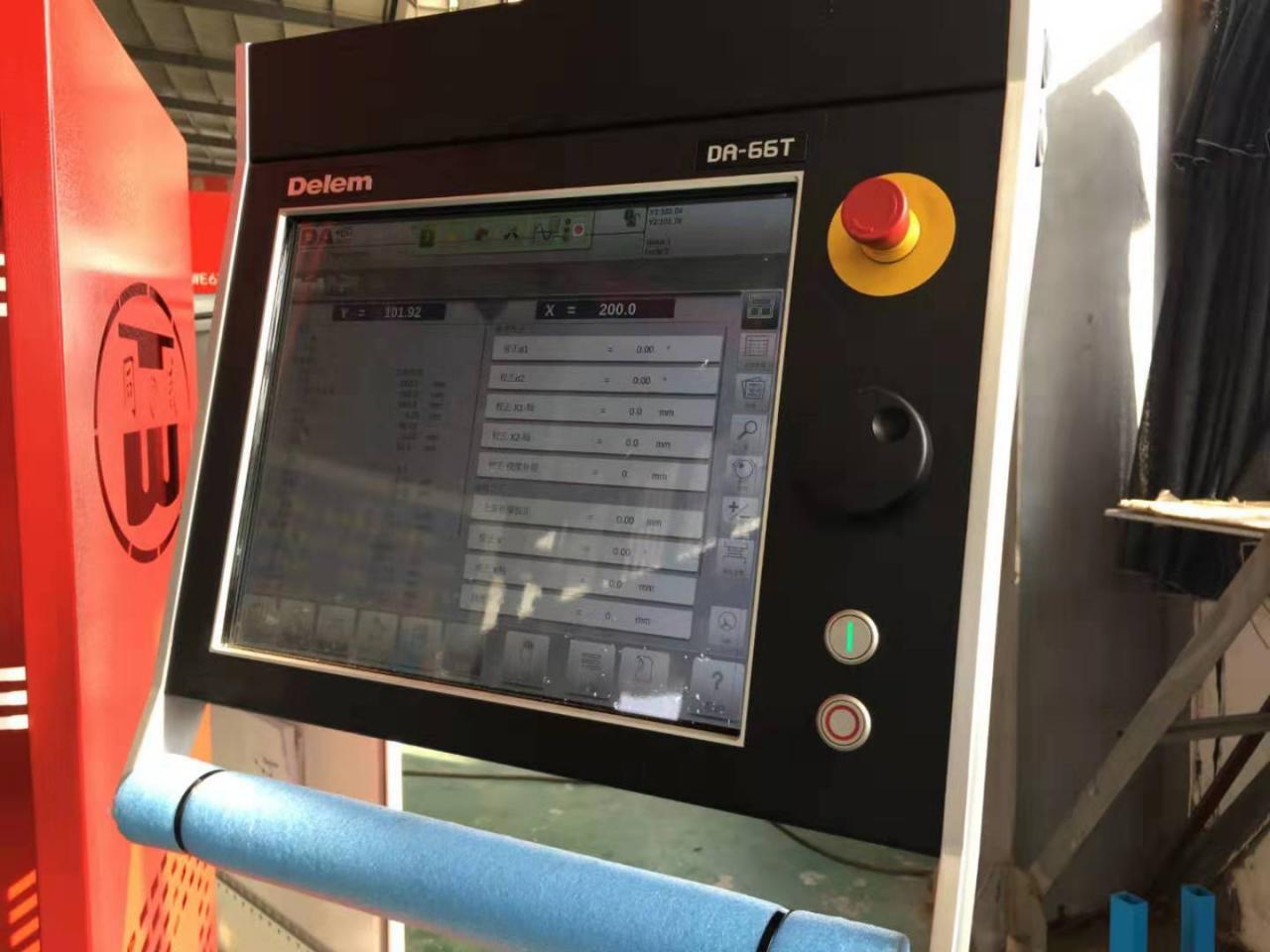 Hydraulic Stainless Steel Wc67y/k-300/6000 Mould Crowning Press Brake Hydraulische Wc67y/k-300/6000 Abkantpresse aus Edelstahl