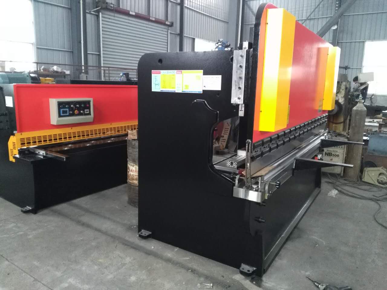 Hydraulic Swing Beam Guillotine Shears Qc12y-4x2500 Hydraulische Schwingbalken-Tafelschere Qc12y-4x2500