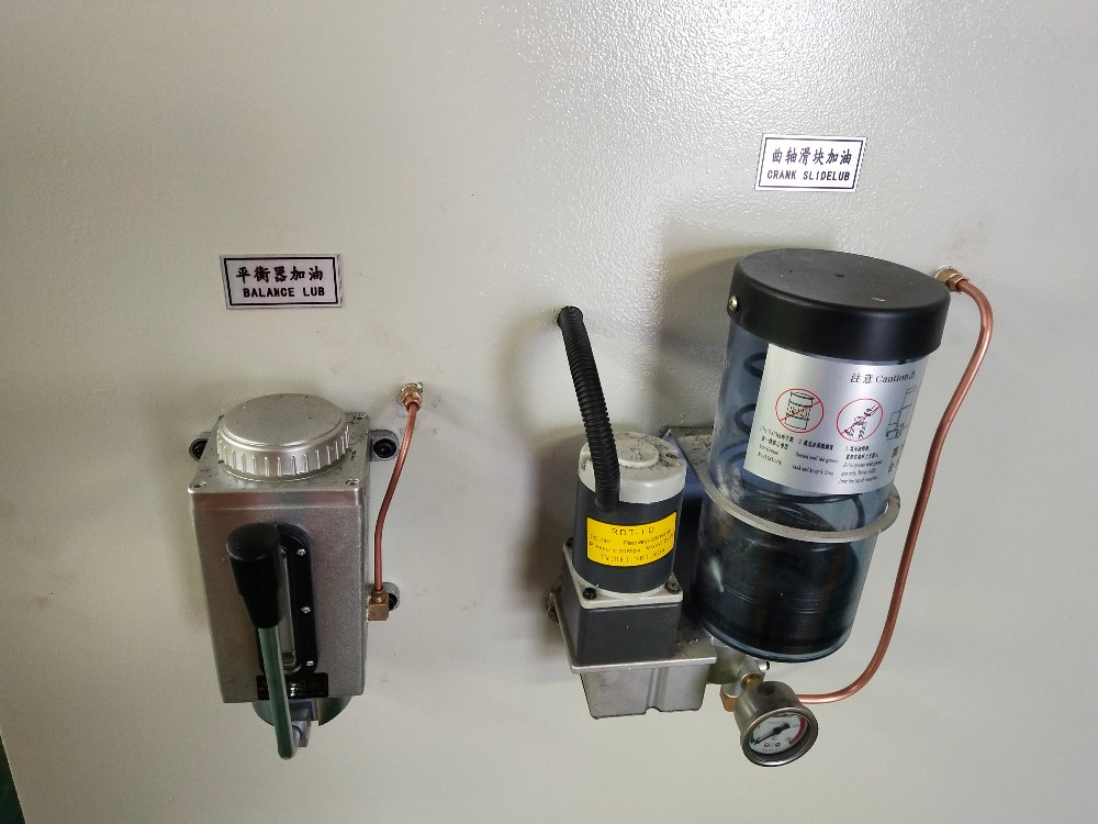 Pneumatic Friction Clutch High Performance Punch Press Machine Pneumatische Reibkupplungs-Hochleistungsstanzmaschine