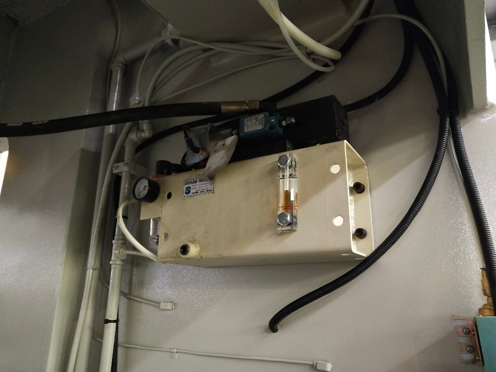 Pneumatic Friction Clutch High Performance Punch Press Machine Pneumatische Reibkupplungs-Hochleistungsstanzmaschine