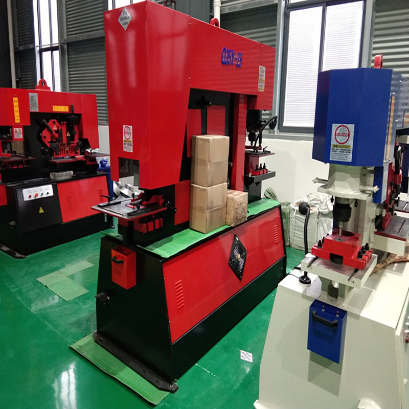 Q35y Series Hydraulic Ironworker Shearing And Punching Machine Q35y Series Hydraulische Ironworker-Scher- und Stanzmaschine