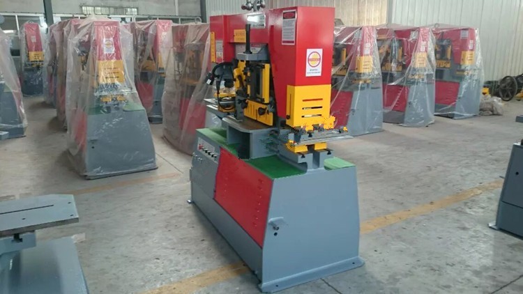 Q35y Series Multifunctional Hydraulic Iron Worker Combined Shearing And Punching Machine Kombinierte Scher- und Stanzmaschine der Q35y-Serie